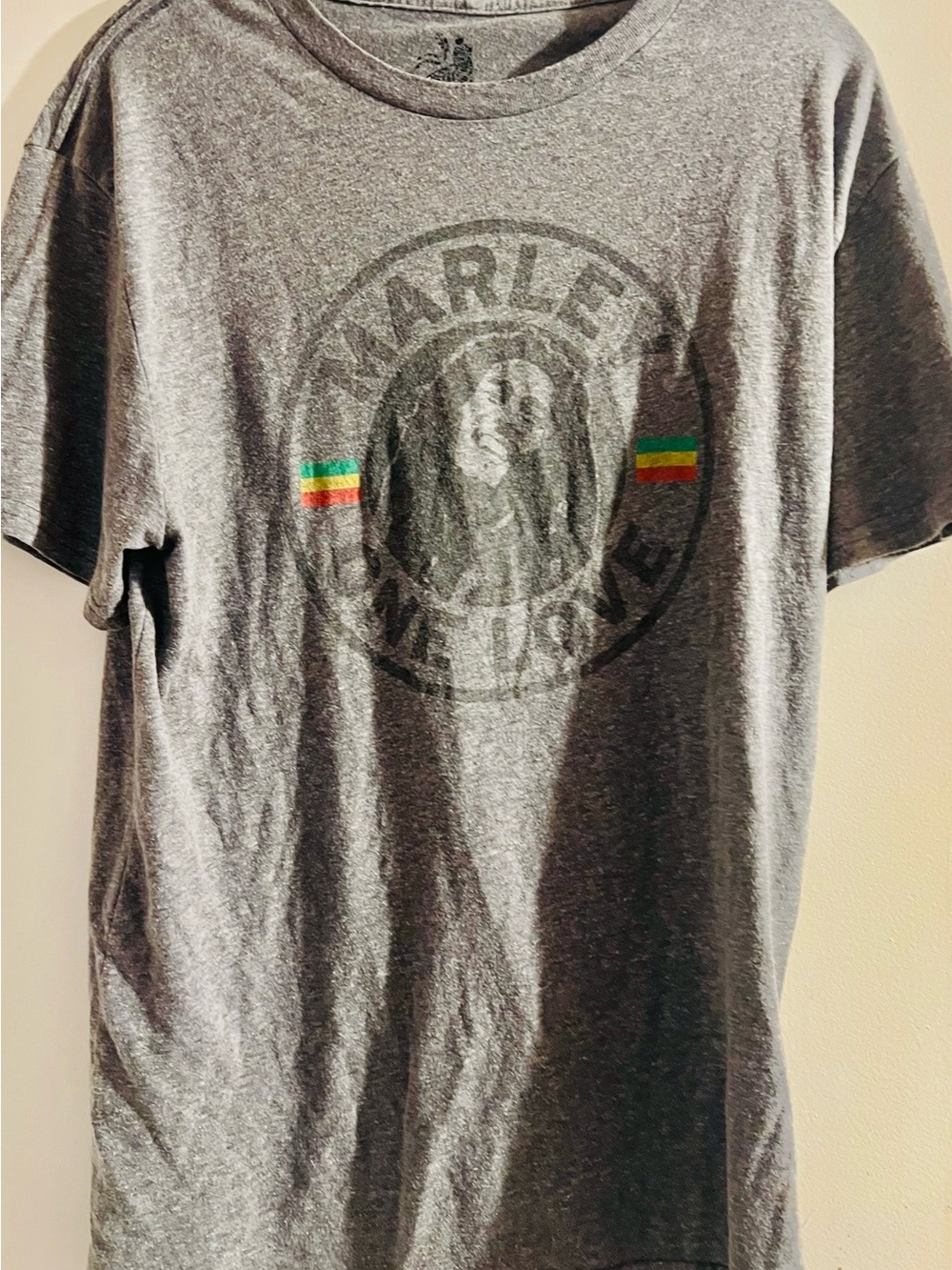 Bob Marley Gray Short-Sleeve Graphic Tee with Red-Yellow-Green Accents Size L